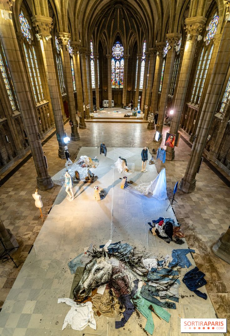 Exposition street-art et mode gratuit dans une chapelle à Paris : à la Croisée des Arts - photos
