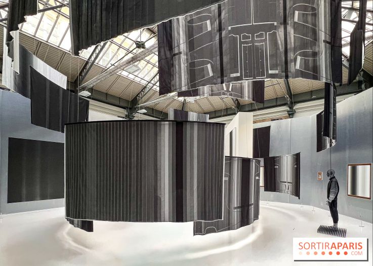 Art Basel Paris 2025 : Issey Miyake sublime textile et lumière dans une installation gratuite