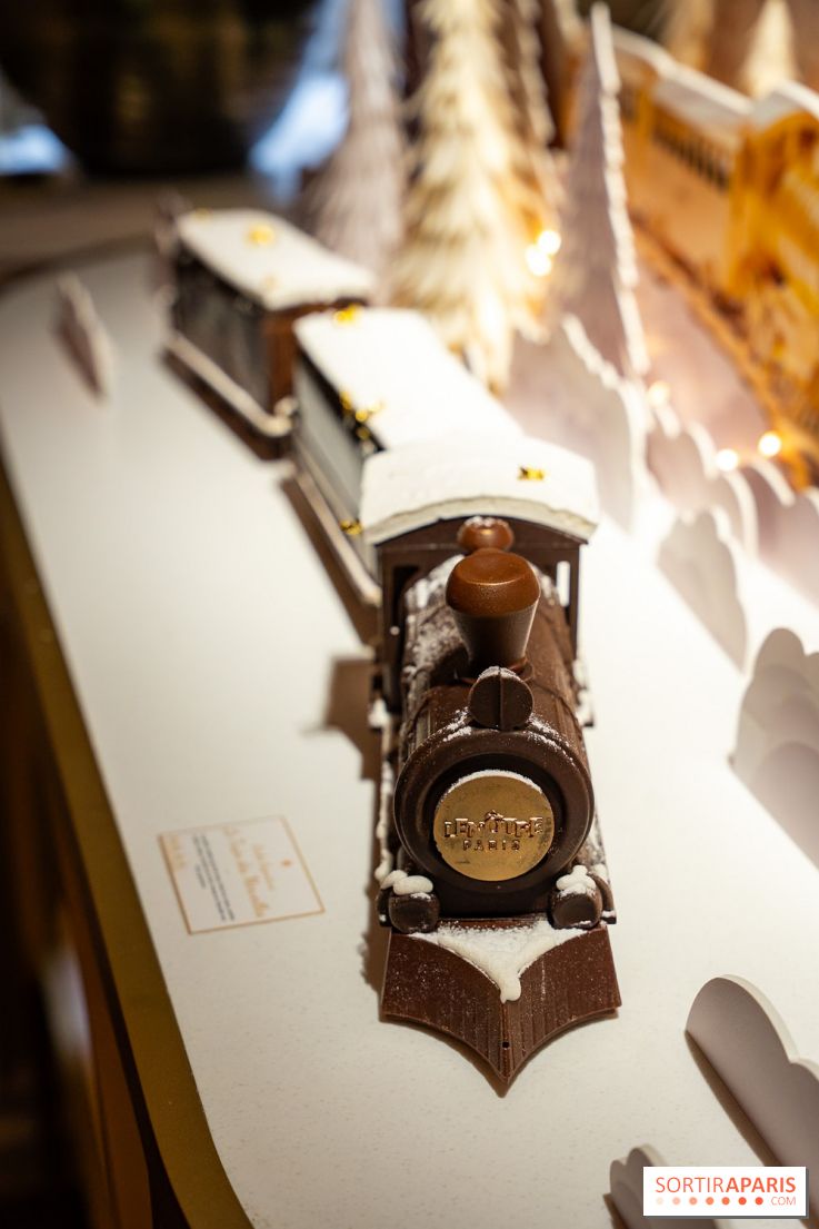 Bûche de Noël Lenôtre 2025 : Le train des Merveilles et les créations de fête - photos