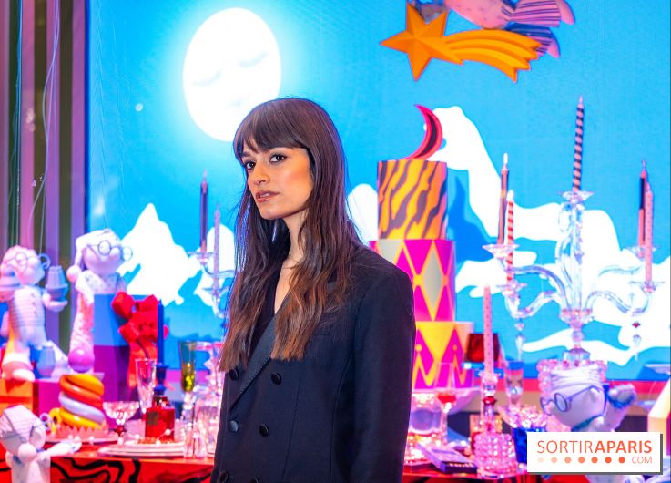 Vitrines et sapin de Noël des Galeries Lafayettes avec Clara Luciani - photos