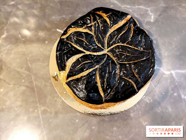 Aki Boulangerie : nos photos de sa galette des rois au sésame noir - Galette Aki Boulangerie 2
