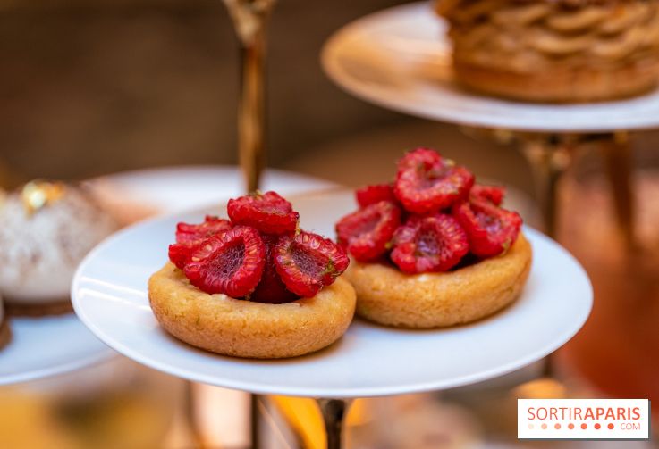 Le tea time Emily in Paris de l'Hôtel du Louvre - A7C04055