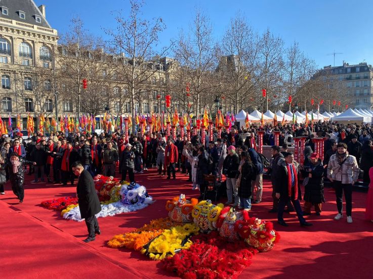 Défilés, dragons et saveurs asiatiques : la place de la République célèbre l’Année du Cheval - 6 2