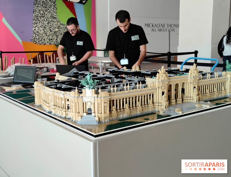 Insolite : assistez au montage en live d'une maquette LEGO du Grand Palais