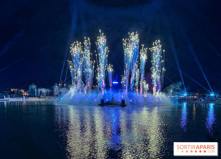 Disneyland Paris : Disney Cascade of Lights, le spectacle nocturne sur Adventure Bay
