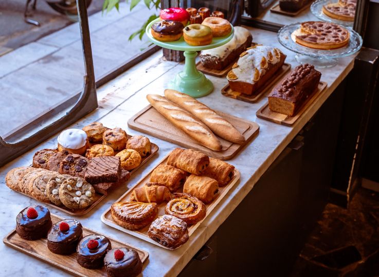 Le Pont Traversé, le coffee shop L'exposition en plein air de Yann Arthus Bertrand a été saccagée par les supporters ce mercredi soir, l'artiste a lancé un appel à l'aide 👉https://sortiraparis.com/r/ajypUfeN gluten se réinvente - gâteaux