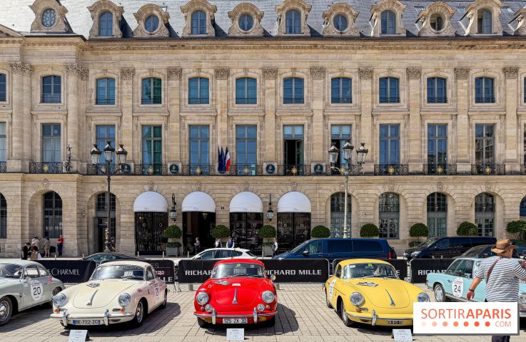 Le Rallye des Princesses expose ses voitures de collection sur la Place Vendôme
