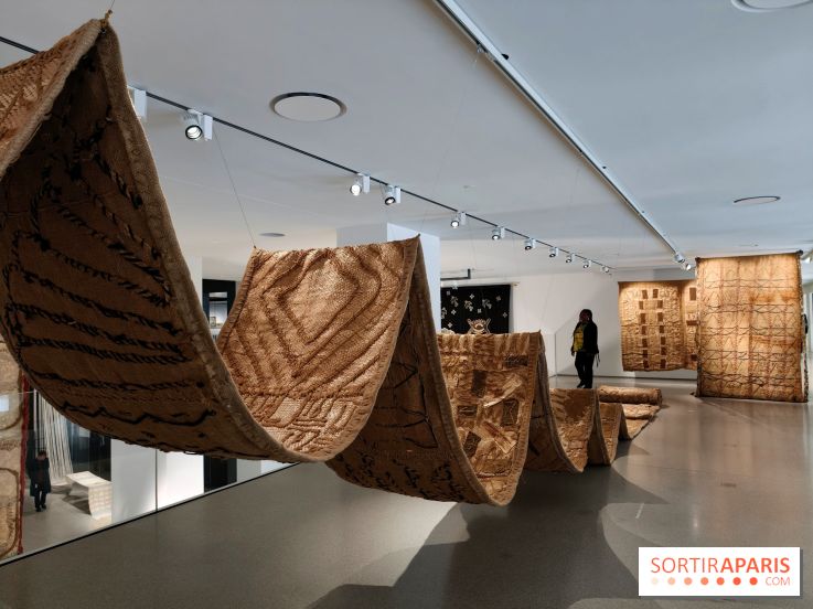 Le Temps des récoltes : Ibrahim Mahama et les artistes ghanéens transforment la Fondation Cartier