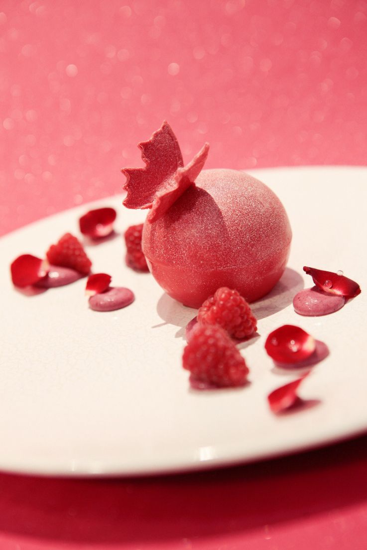 Le tea time rose Pompon de l'hötel Vendôme avec Annick Goutal