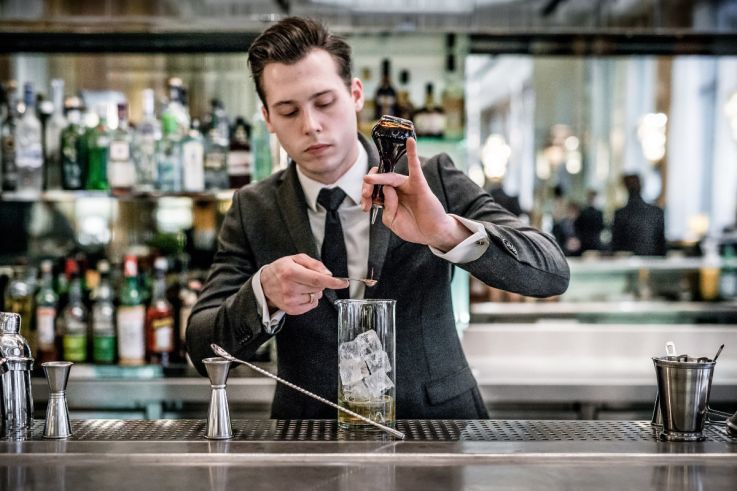 Le bar à cocktails du Prince de Galles, Les Heures, se réinvente