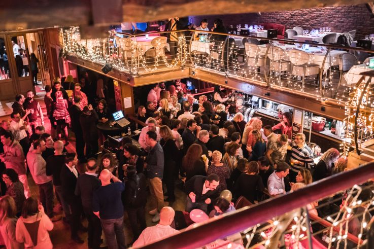 Les soirées éclectiques du BIZZ’ART : musique, gastronomie et fête au bord du Canal Saint-Martin