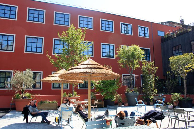 La terrasse du MOB Hôtel à Saint Ouen : bio et bon avec Brice Morvent !