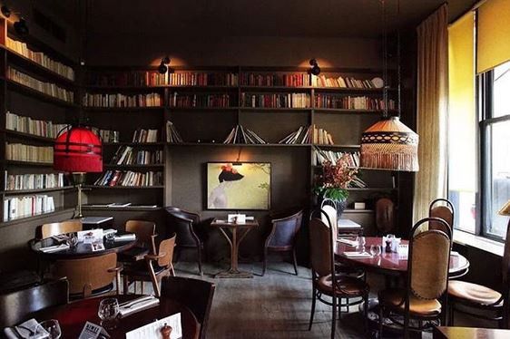 Le tea time du Fumoir pour une pause face au Louvre