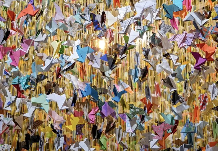 Origami for live, une forêt géante pour le Samu Social de Paris au Palais de Tokyo