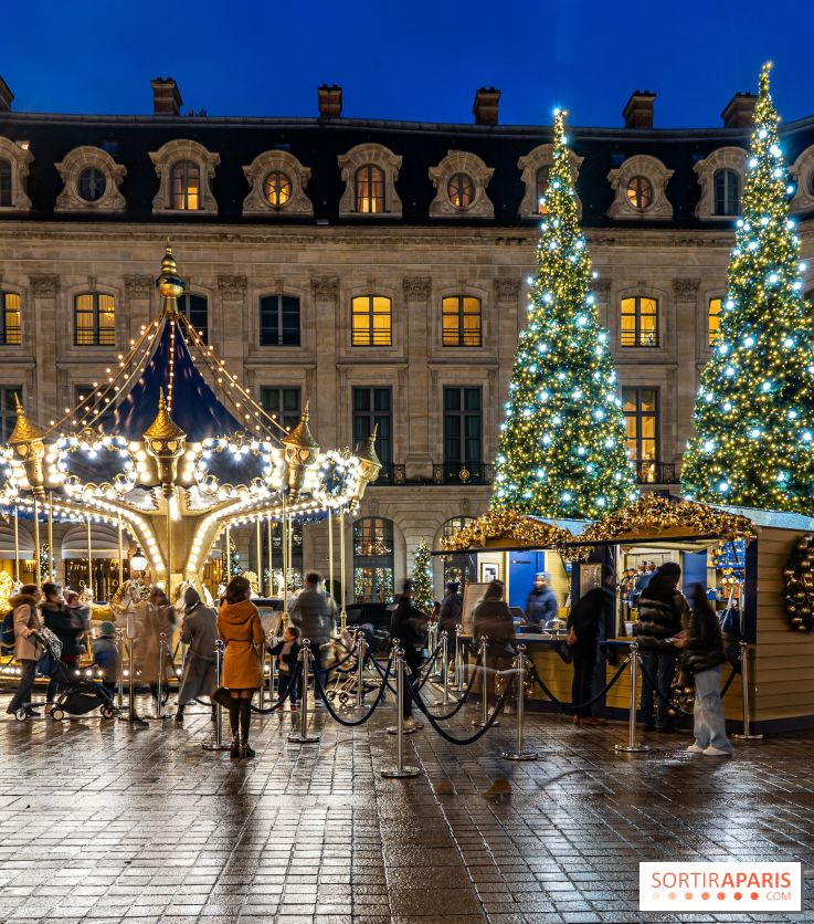 Le Chalet de Noël du Ritz Paris et son carrousel gratuit enchantent la Place Vendôme 