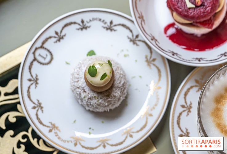Le Bar à desserts du Ladurée des Champs-Elysées et son tea time exceptionnel à l'assiette