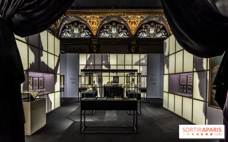 L'exposition gratuite des Bijoux de scène de la Comédie Française se dévoile à l'Hôtel Mercy-Argenteau