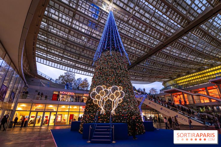 Les plus beaux sapins de Noël à Paris 2024 à découvrir : Sapin Playstation des Halles