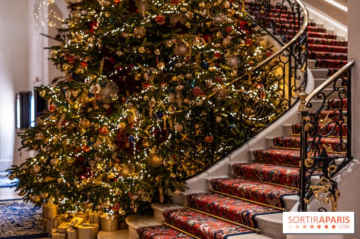 Les plus beaux sapins de Noël à Paris 2024 à découvrir : le Ritz Paris