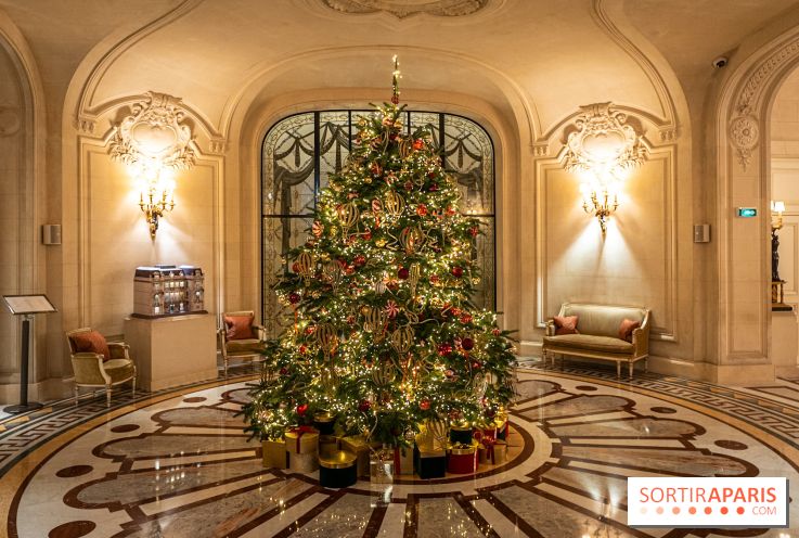 Les plus beaux sapins de Noël à Paris 2024 à découvrir : le Shangri-La Paris