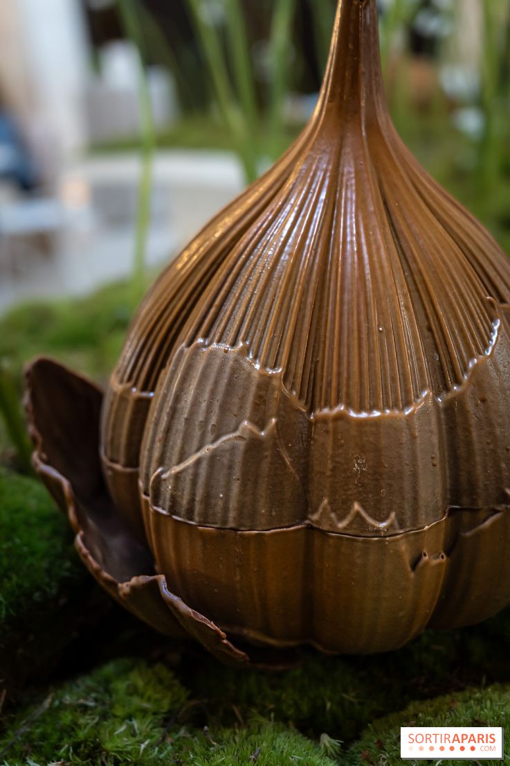 Pâques 2025 : l'oeuf ail noir original du Peninsula Paris 