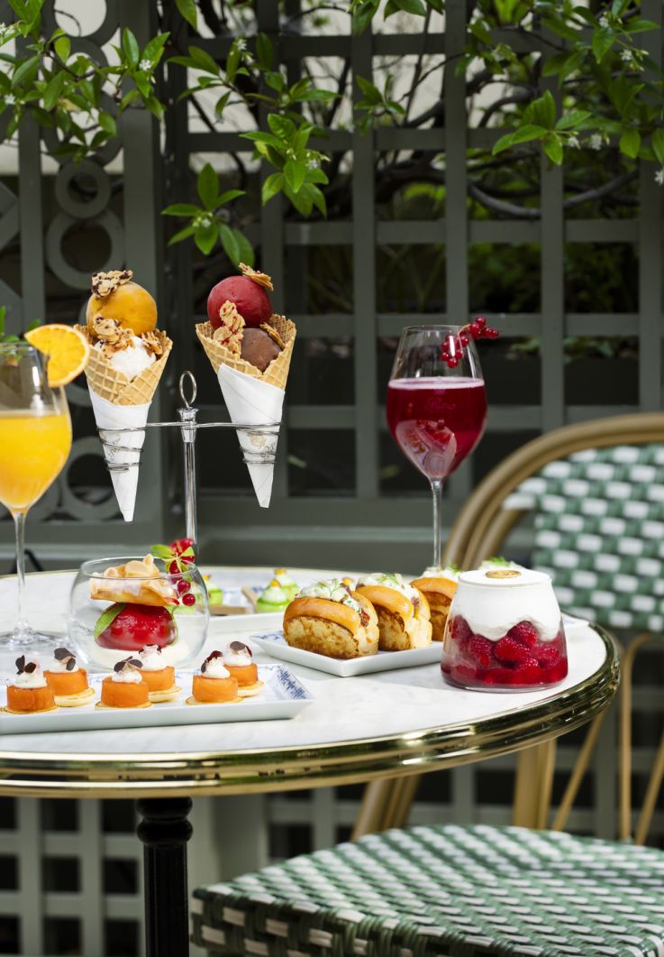 La terrasse d’été du Ritz s'installe Place Vendôme à Paris