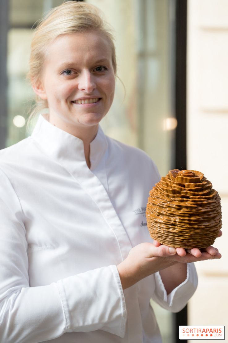 Bûche de Noël du Peninsula Paris 2025 : Joyau des Pins par Anne Coruble