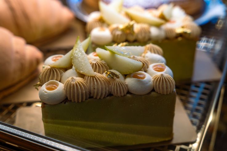 La Bûche de Noël croissant insolite du Bacha Coffee