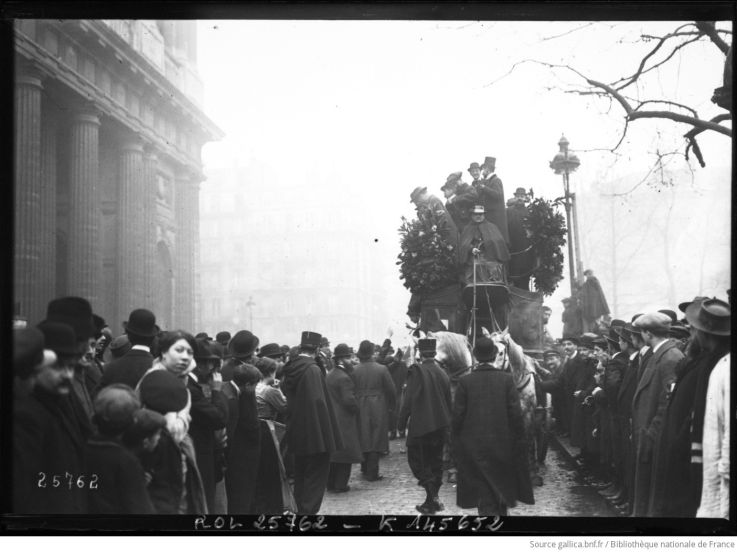 Le saviez-vous ? Avant le métro, on se déplaçait en omnibus hippomobile ! l'ancêtre de la RATP