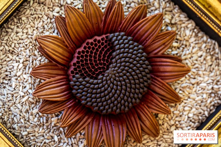 L'Oeuf de Pâques Tournesol du Péninsula Paris, la "Fleur de Lumières" par Anne Coruble