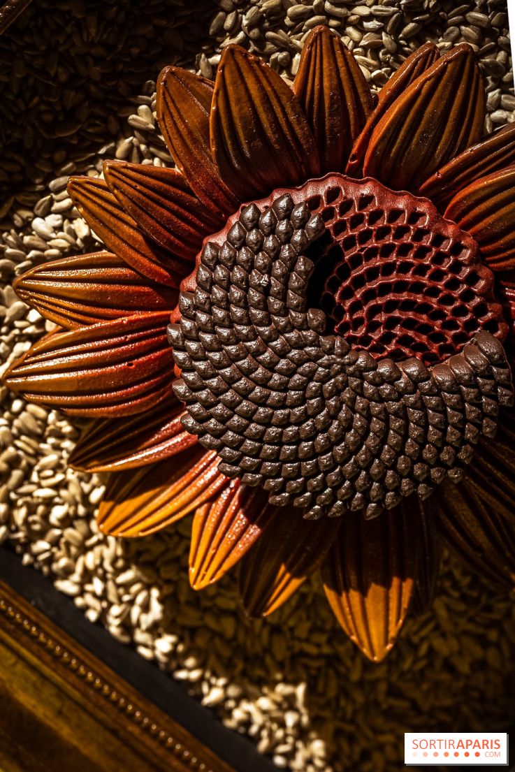 L'Oeuf de Pâques Tournesol du Péninsula Paris, la "Fleur de Lumières" par Anne Coruble