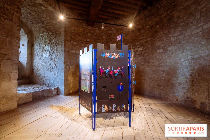 La Vie de Château, l'exposition d'art contemporain au château de la Roche Guyon : Jeu de Scène et Mystère Médiéval,