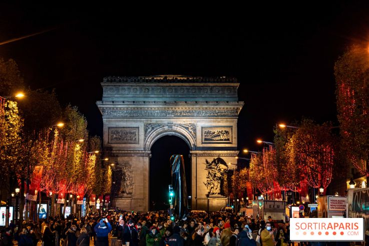 Inauguration des Illuminations de Noël des Champs-Élysées avec Clara Luciani