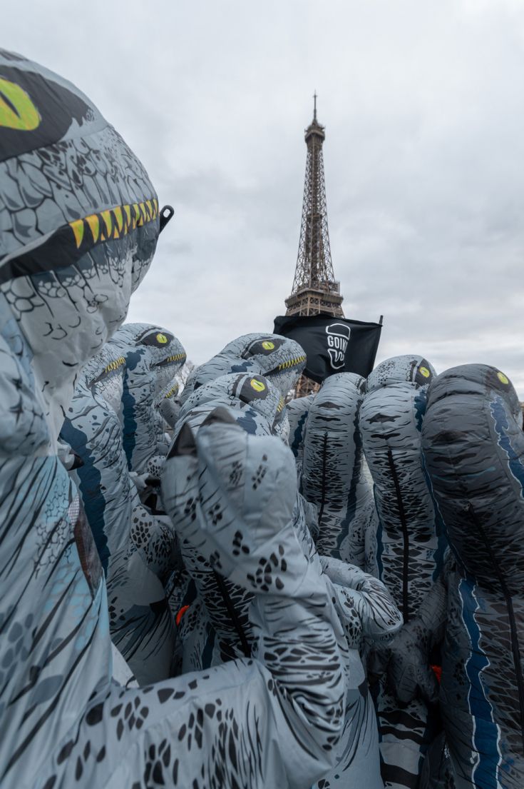 Quand des dinosaures défilent à Paris