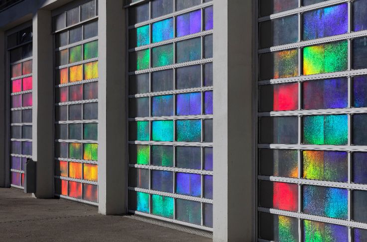 La coupole des Galeries Lafayette transformée en arc-en-ciel avec l’œuvre de Kimsooja