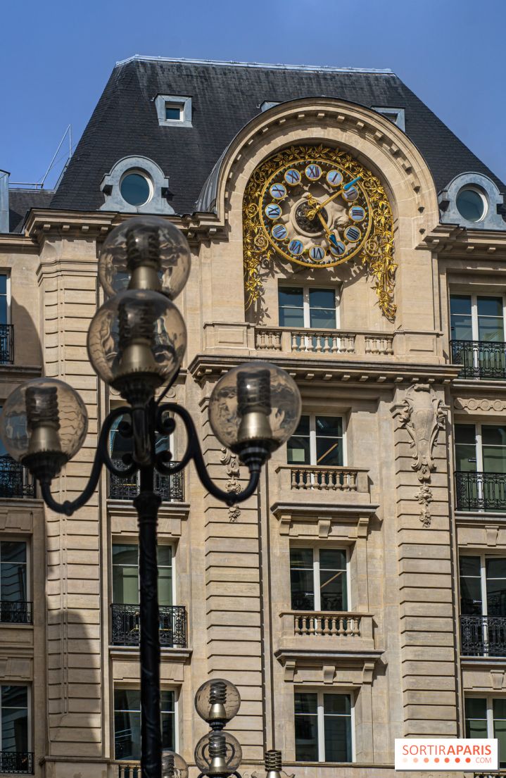 Immeuble rue des Italiens - immeuble Le Temps - les plus bleus horloges de Paris
