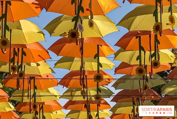 Un ciel de parapluies et tournesols à Bercy Village, l'installation magique de Patrícia Cunha