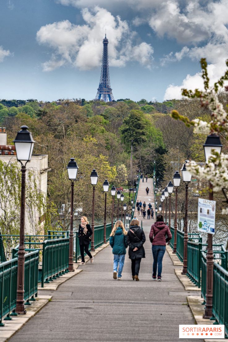  la Passerelle de l'Avre à Saint-Cloud et sa vue Tour Eiffel