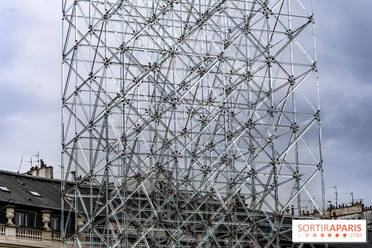 Réflexions d'Emmanuel Barrois, Une installation monumentale insolite au Jardin du Palais Royal