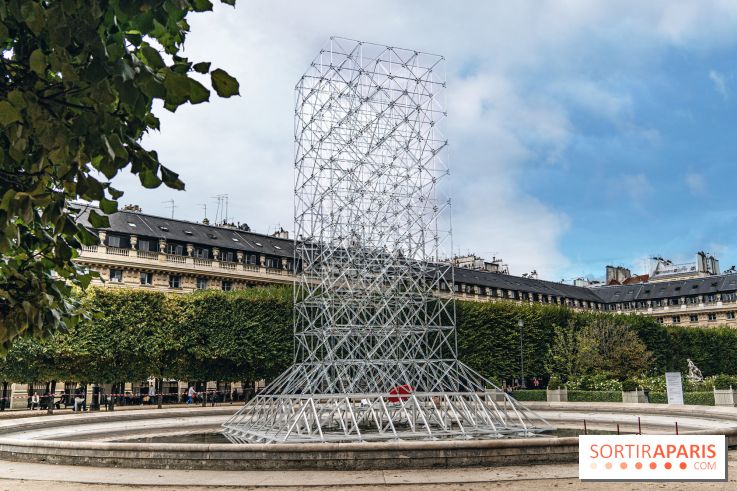 Réflexions d'Emmanuel Barrois, Une installation monumentale insolite au Jardin du Palais Royal