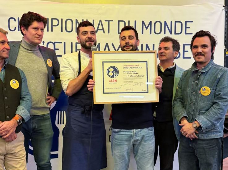 Le meilleur oeuf mayo du monde est à Un mets simple devenu star: à Paris, un restaurant a été couronné pour son œuf mayo, désigné meilleur au monde en 2023. Où le savourer ? Découvrez-le ici.Paris ! Découvrez le restaurant qui le sert !