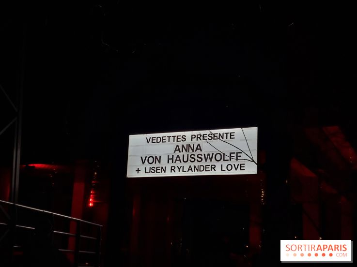 Anna Von Hausswolff: l’artiste suédoise ensorcelle la salle du Trabendo, on y était, on vous raconte