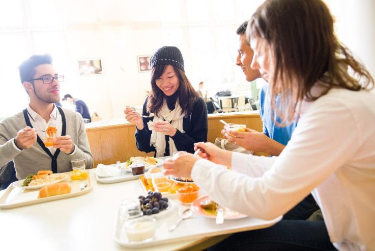 Le repas le moins cher de Paris au Resto Universitaire de la Cité Internationale