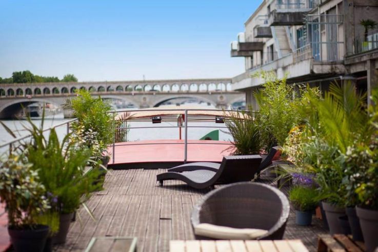 Le Playtime : la péniche terrasse piscine !