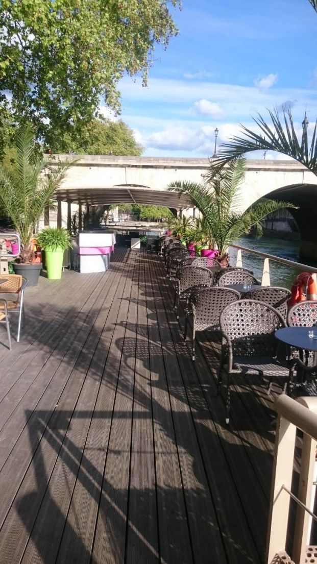 Mademoiselle Rose : cave à manger flottante