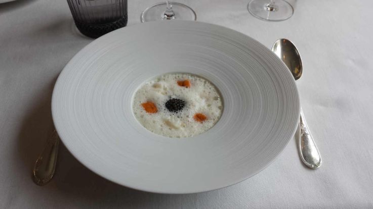 L'Abeille, restaurant du Shangri-La ouvre pour le déjeuner