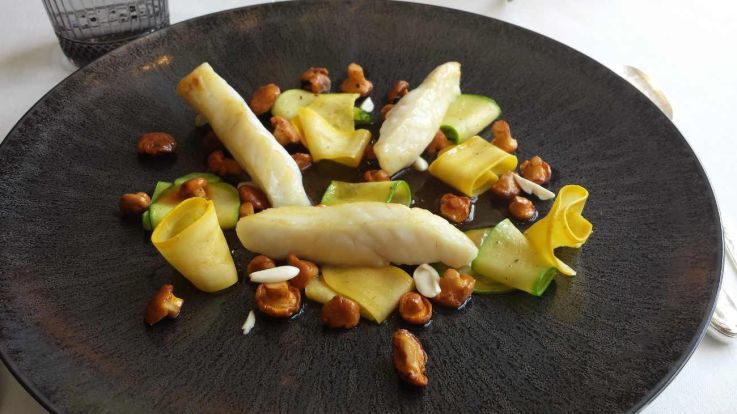 L'Abeille, restaurant du Shangri-La ouvre pour le déjeuner