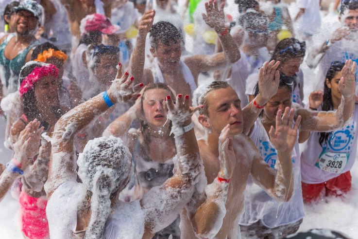 The Bubble Day 2016, la course à bulles déjantée revient à Paris