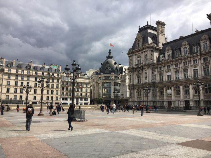 Euro 2016 : Un match de football à la verticale sur le parvis l'Hôtel de Ville
