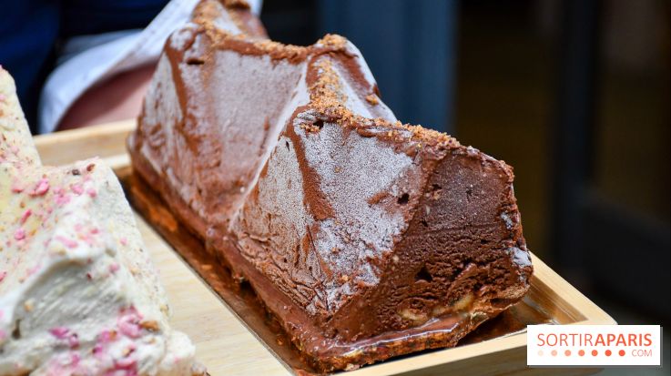 Bûche de Noël 2024 à Paris : les créations givrées et originales de Reÿs Glacier